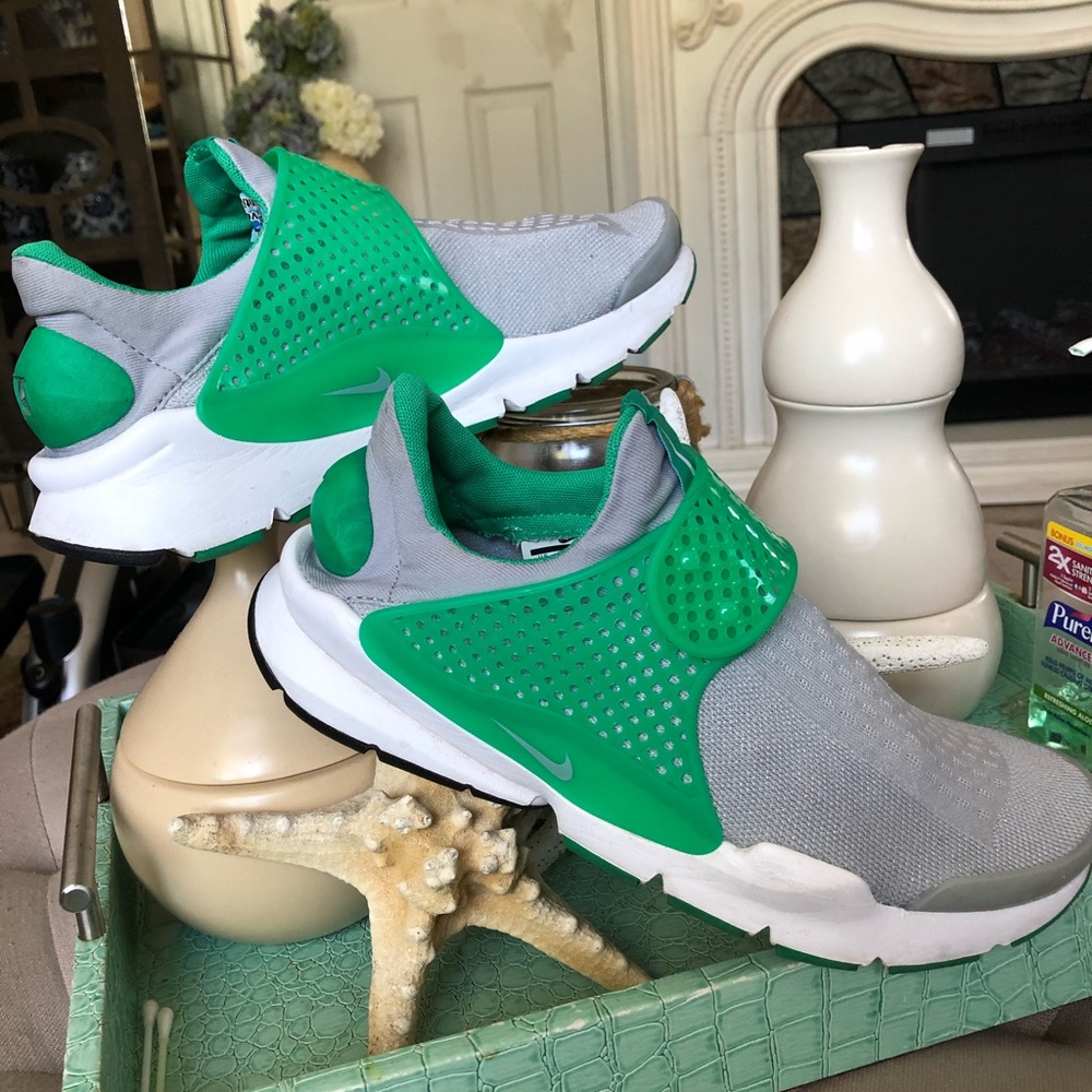 Men’s NIKE Dart Shocks
